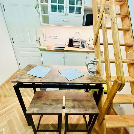 Cozy Design Homestay With Terrace Praga Exterior foto