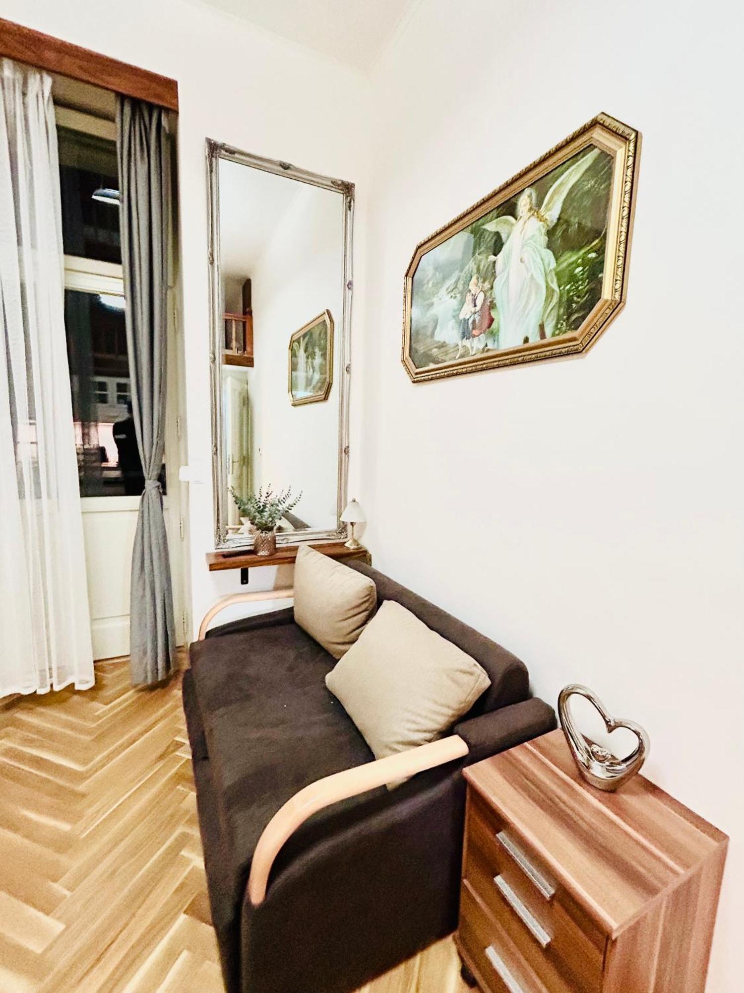 Cozy Design Homestay With Terrace Praga Exterior foto