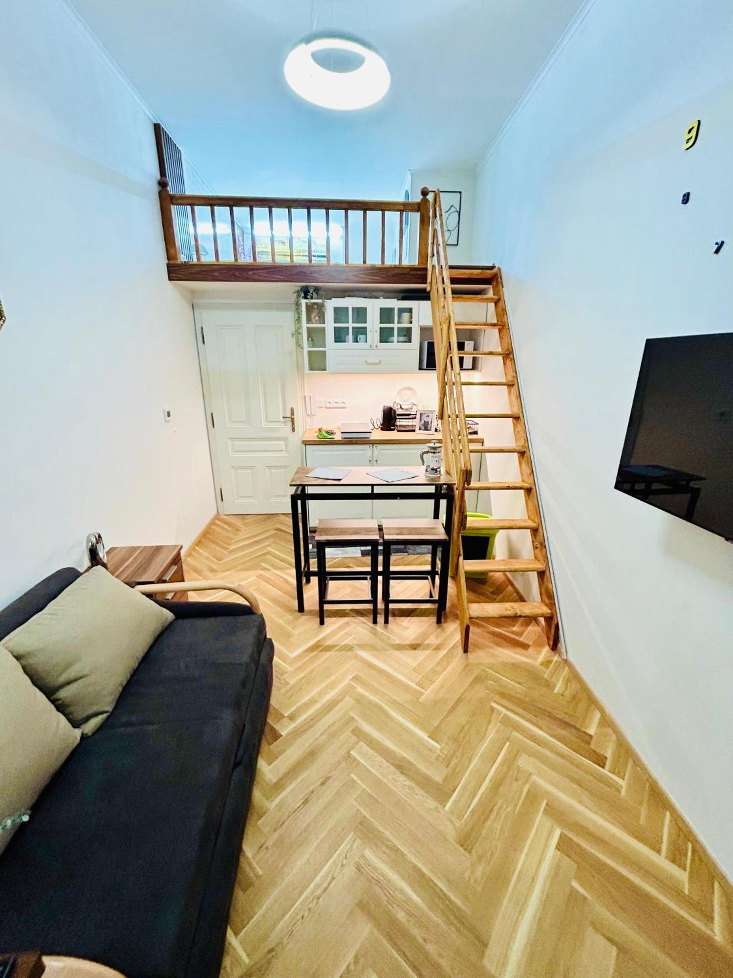 Cozy Design Homestay With Terrace Praga Exterior foto