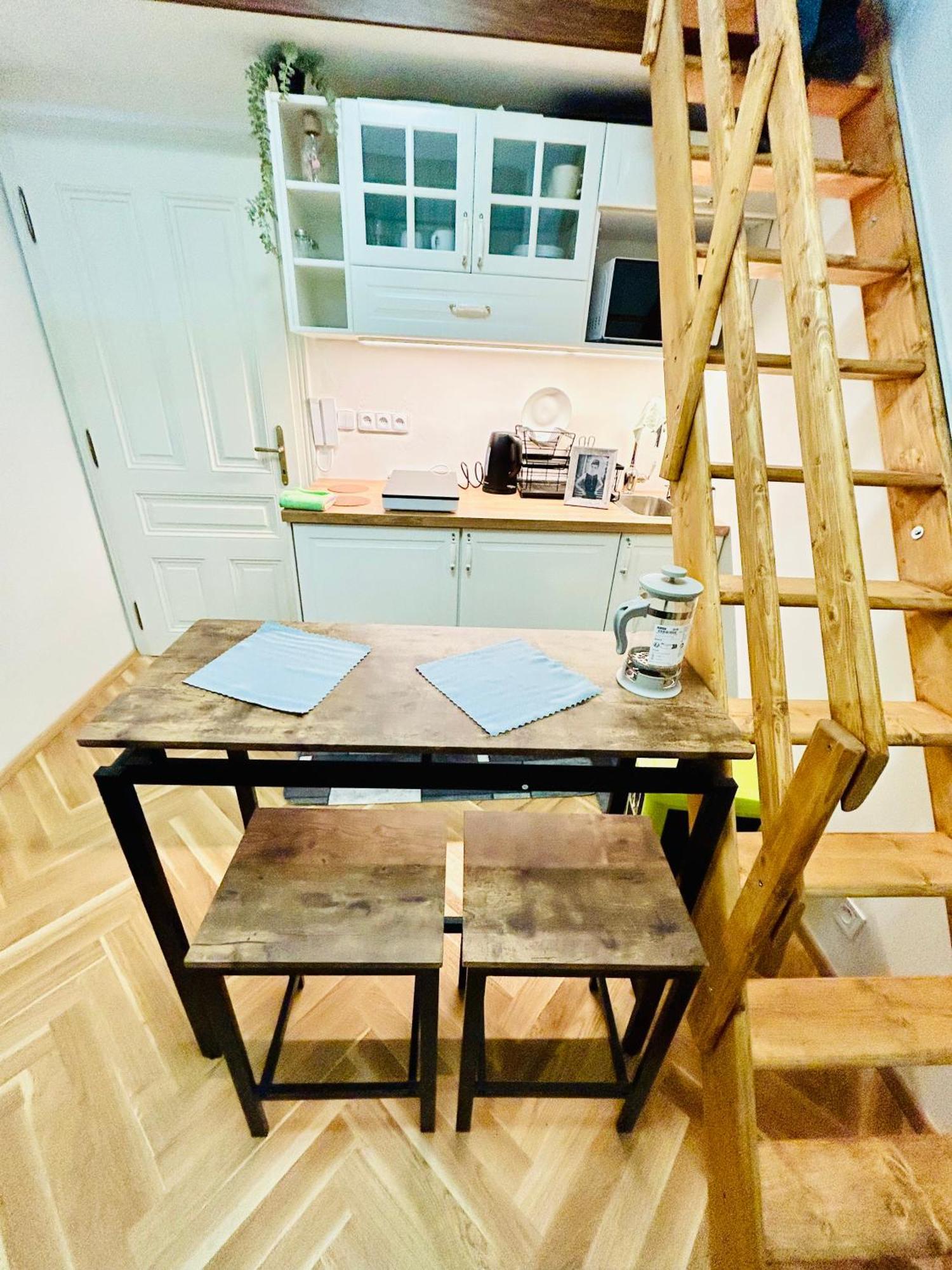 Cozy Design Homestay With Terrace Praga Exterior foto