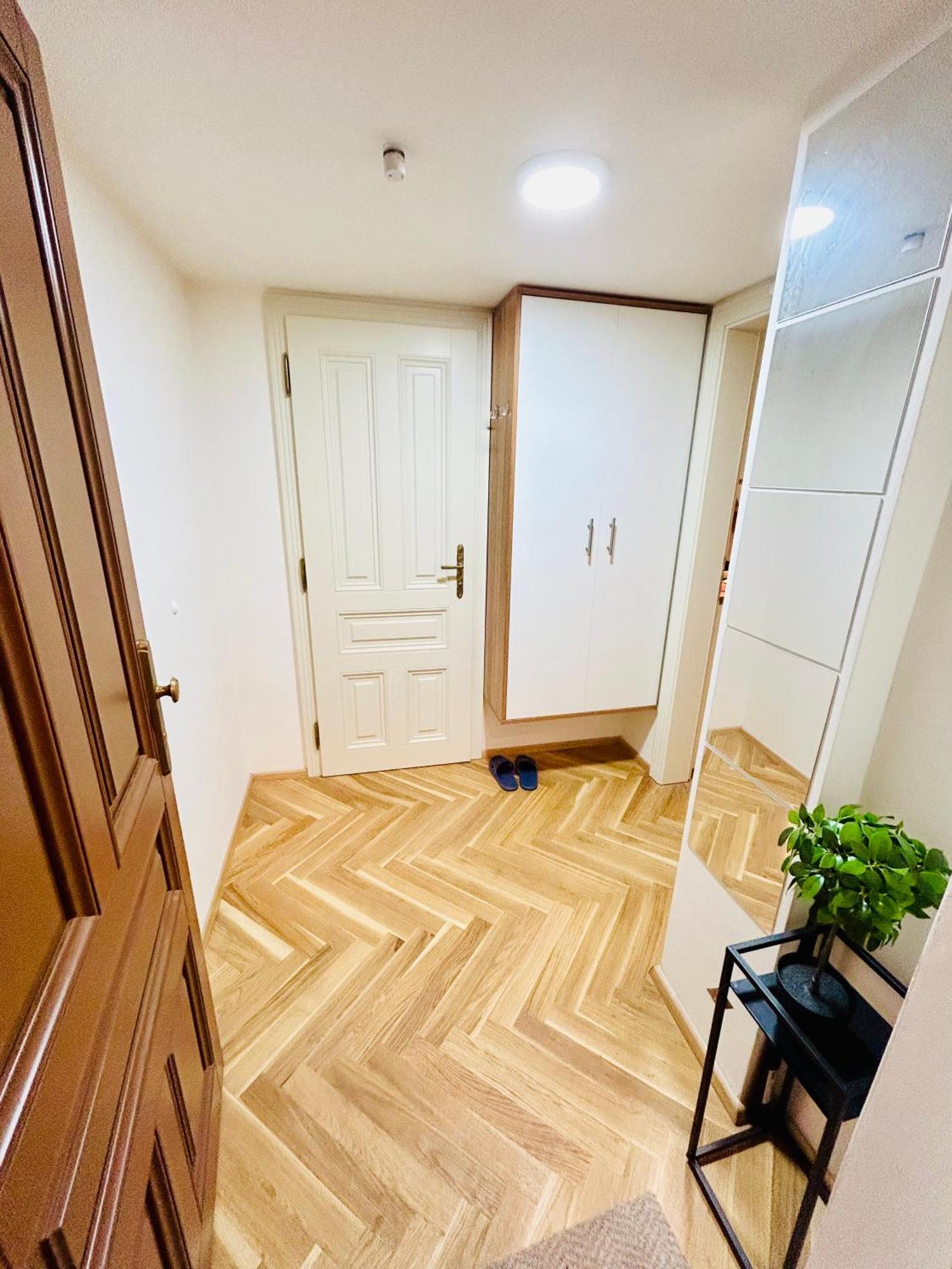 Cozy Design Homestay With Terrace Praga Exterior foto