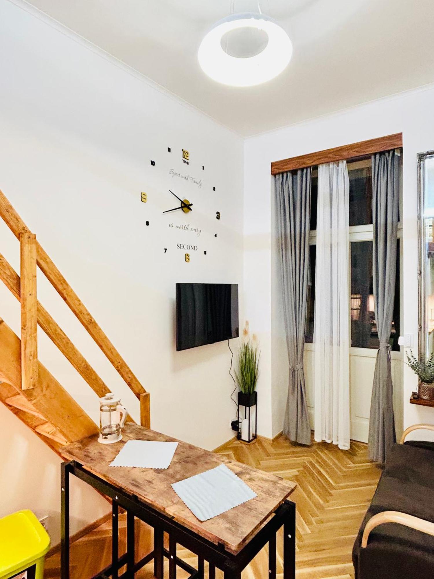 Cozy Design Homestay With Terrace Praga Exterior foto